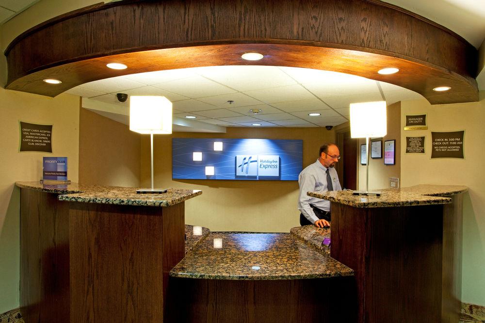 Holiday Inn Express Rochester - Greece By Ihg Bagian luar foto