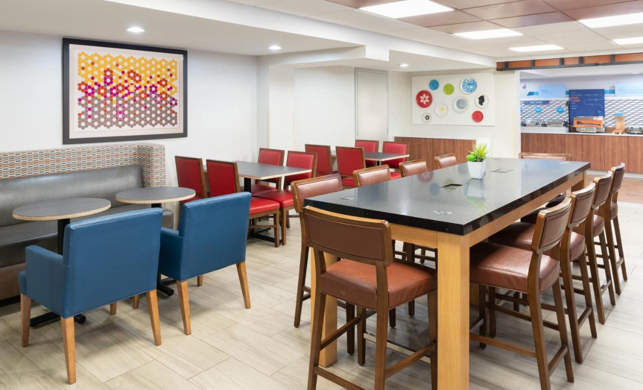 Holiday Inn Express Rochester - Greece By Ihg Bagian luar foto