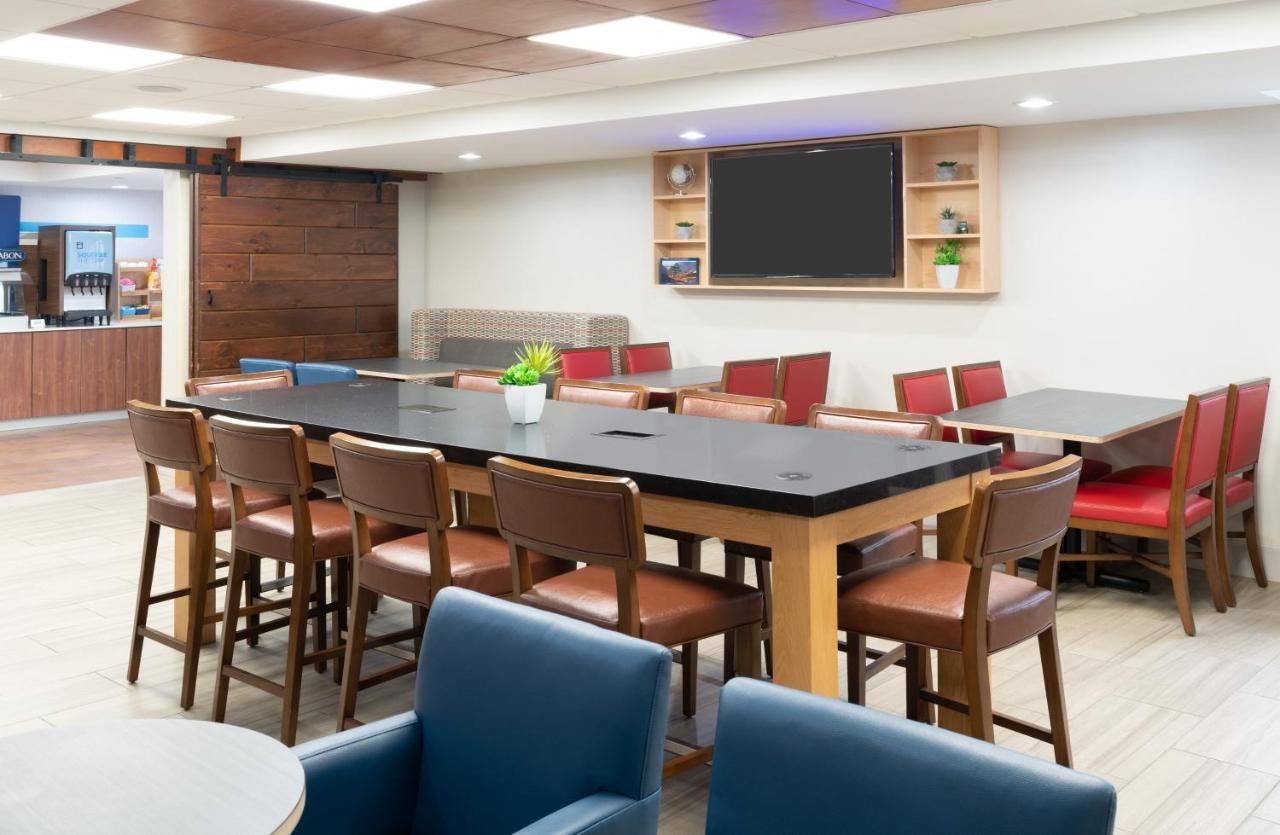 Holiday Inn Express Rochester - Greece By Ihg Bagian luar foto