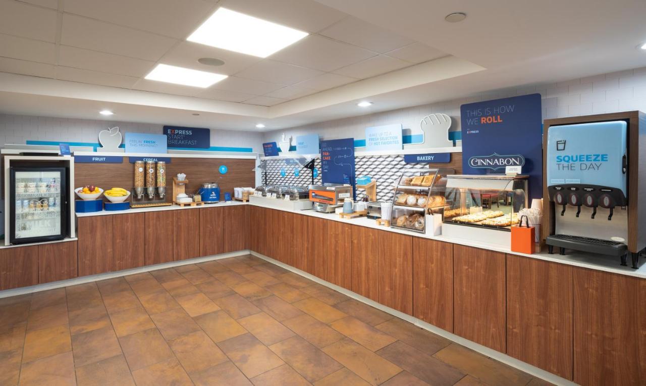 Holiday Inn Express Rochester - Greece By Ihg Bagian luar foto