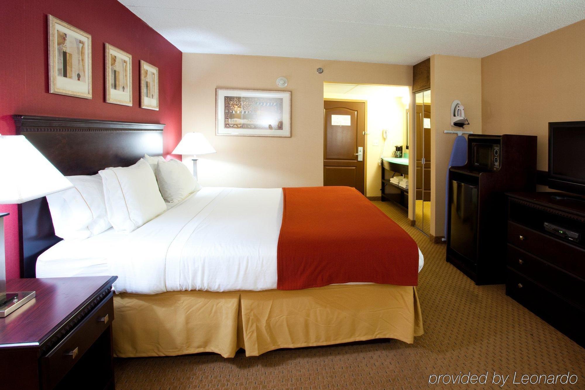 Holiday Inn Express Rochester - Greece By Ihg Bagian luar foto
