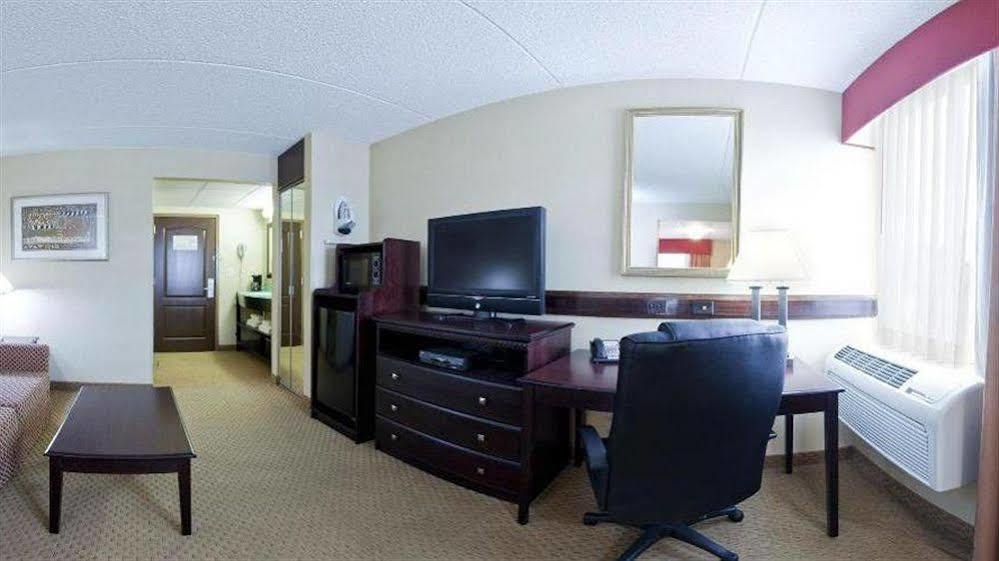 Holiday Inn Express Rochester - Greece By Ihg Bagian luar foto